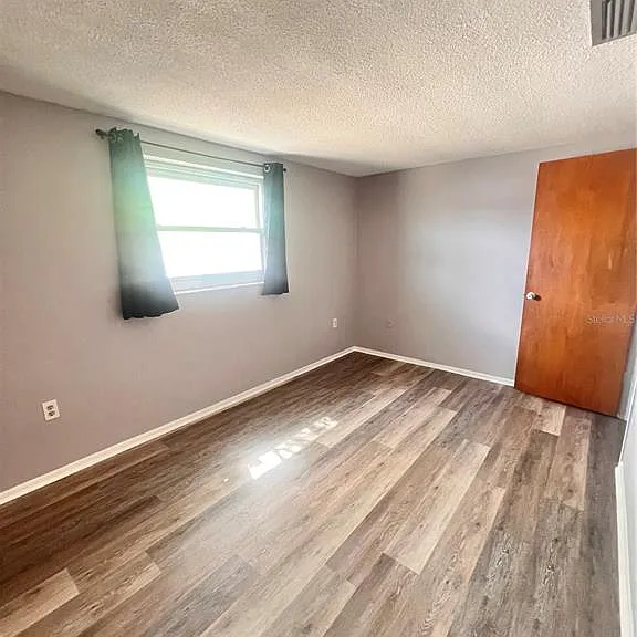 9910 Lake Chrise Ln — Photo 7
