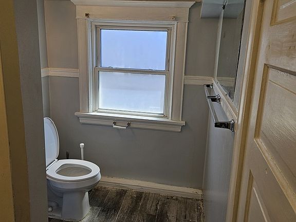 5th image of 1023 University Ave SE