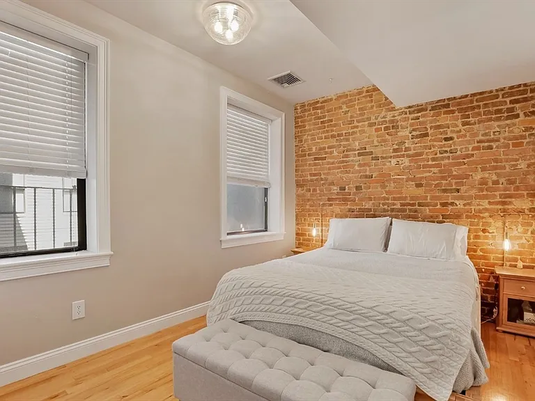 454 Hanover St #4 — Photo 14