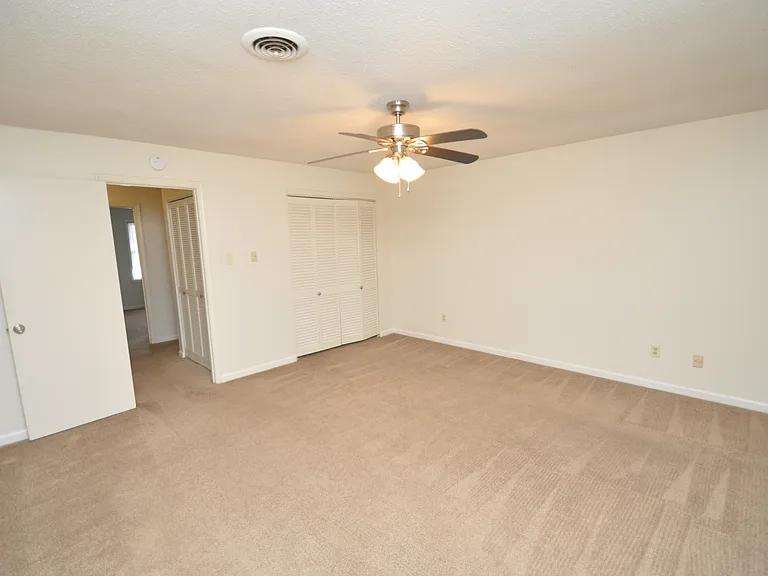 1260 Donaldson Ct — Photo 14
