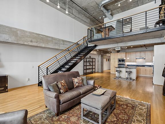 3rd image of 1999 McKinney Ave APT 605