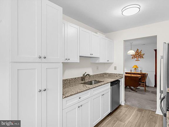 2nd image of 312 Blue Water Ct Unit 101