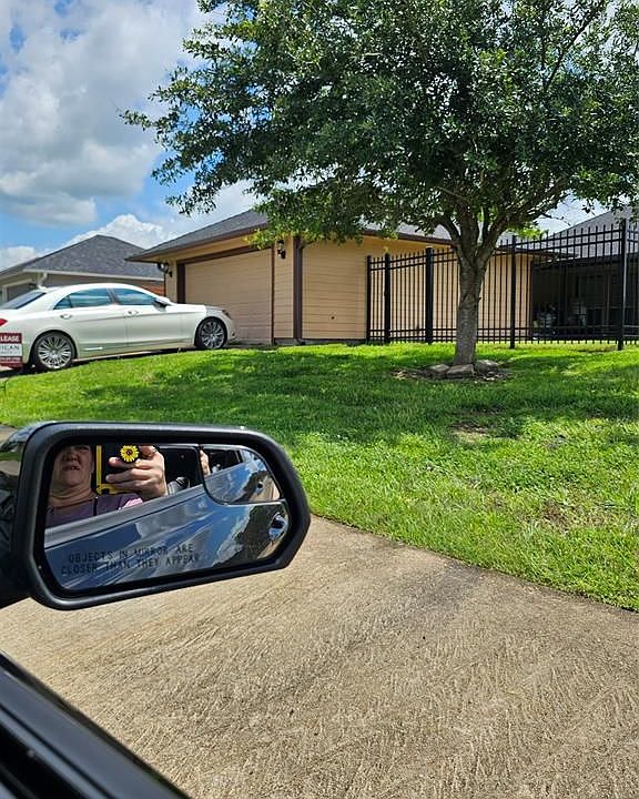 1st image of 129 Silverbell Cir