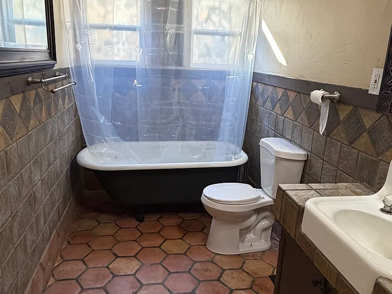 703 Country Club Dr — Photo 12