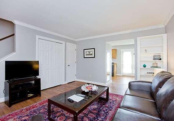 5th image of 2137 Fairfax Ave APT 12