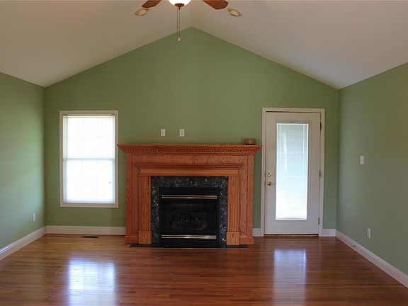 5th image of 693 Royal Oak Ct