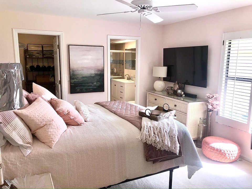 Beautiful master bedroom with South facing window -light & bright.
