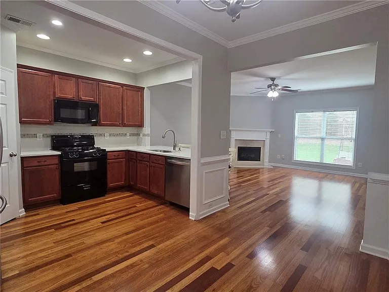 2720 Beynon Ln — Photo 3