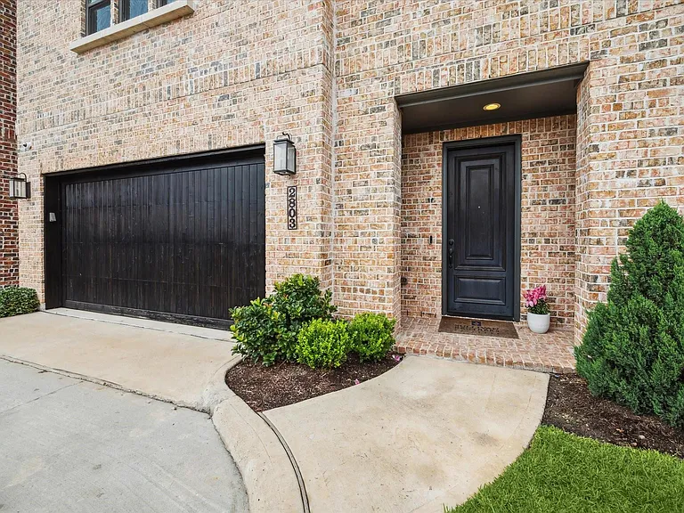 2803 Hicks St — Photo 2