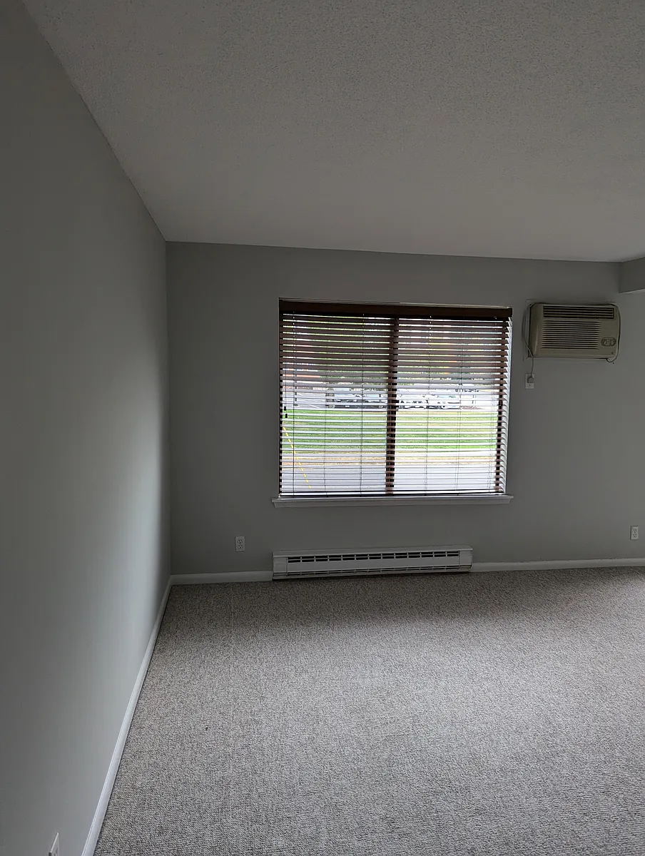 Building Photo - 3 Burr St #3C