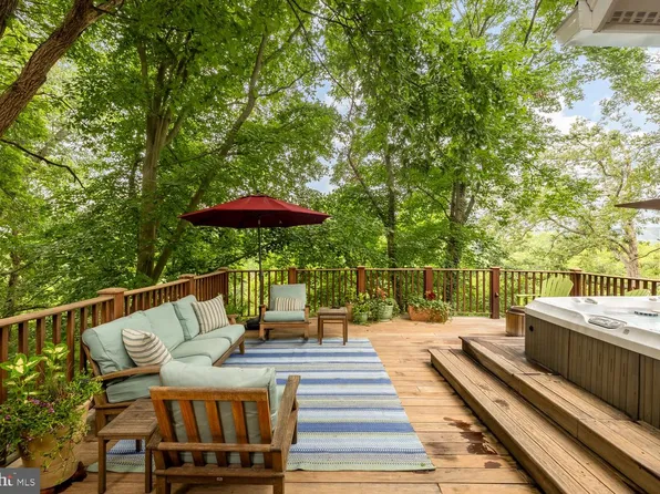6512 Ridge Dr, Bethesda, MD 20816