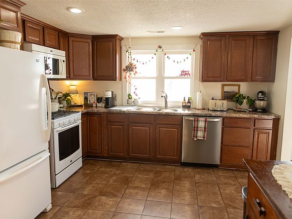 5th image of 2115 Bayard Ave