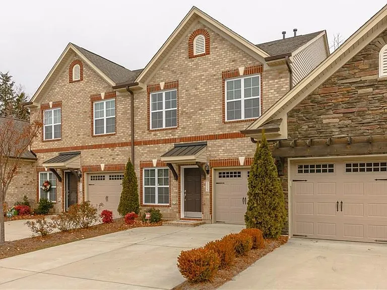1135 Heritage Path Ln — Photo 1