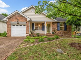 102 Oak Leaf Dr, Hendersonville, TN 37075
