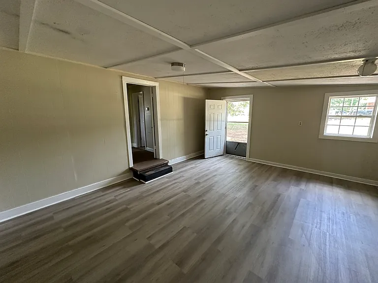 950 University Dr — Photo 8