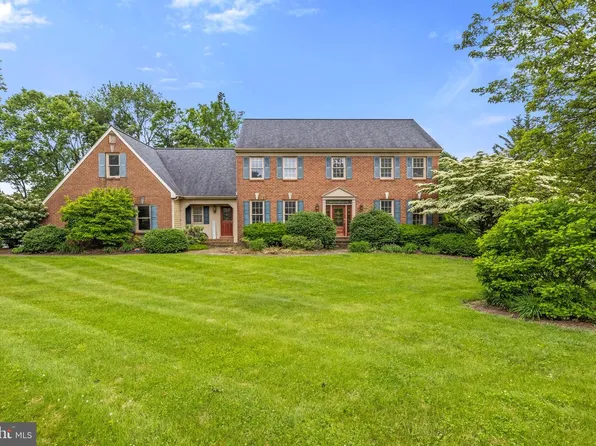 1077 Chapel Forge Dr, Lancaster, PA 17601