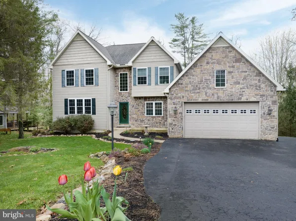 1801 Woodledge Dr, State College, PA 16803