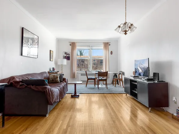 920 East 17th Street image 1 of 13