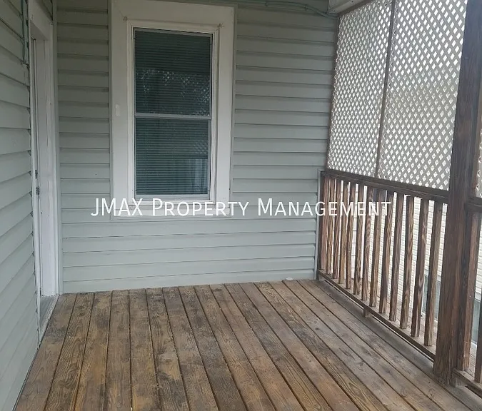 621 Elm Ave SE #2 — Photo 3