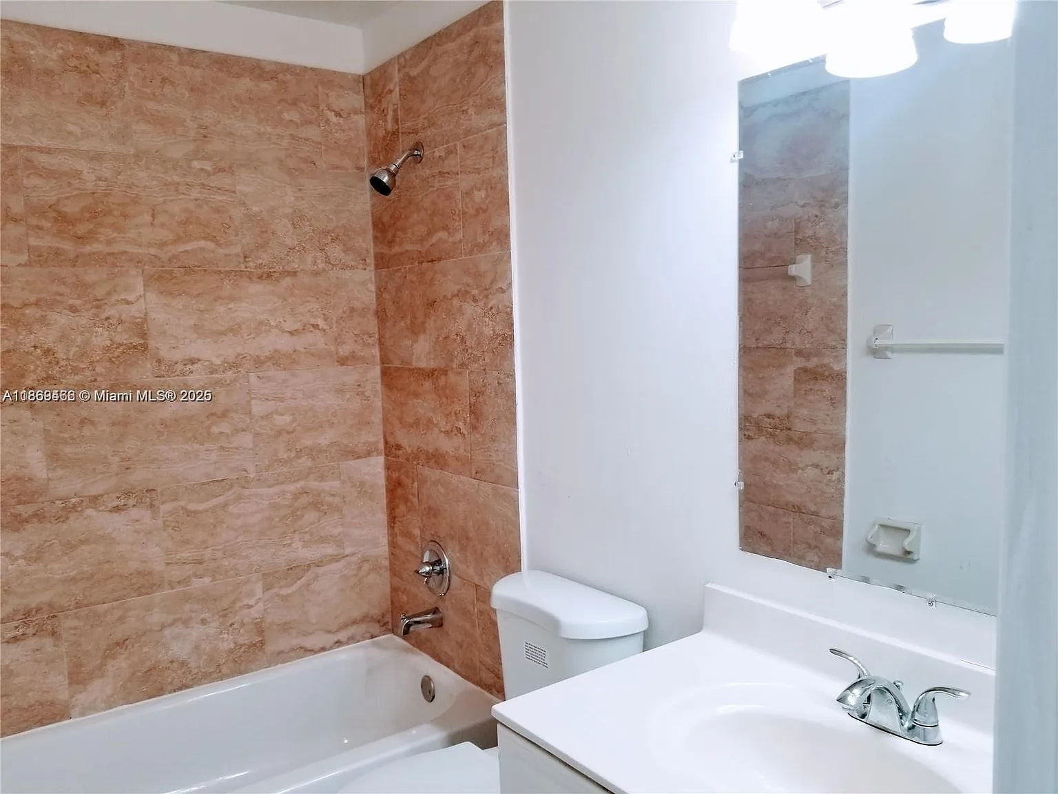 3 bed, 1040 sqft, $2,550 — Photo 3