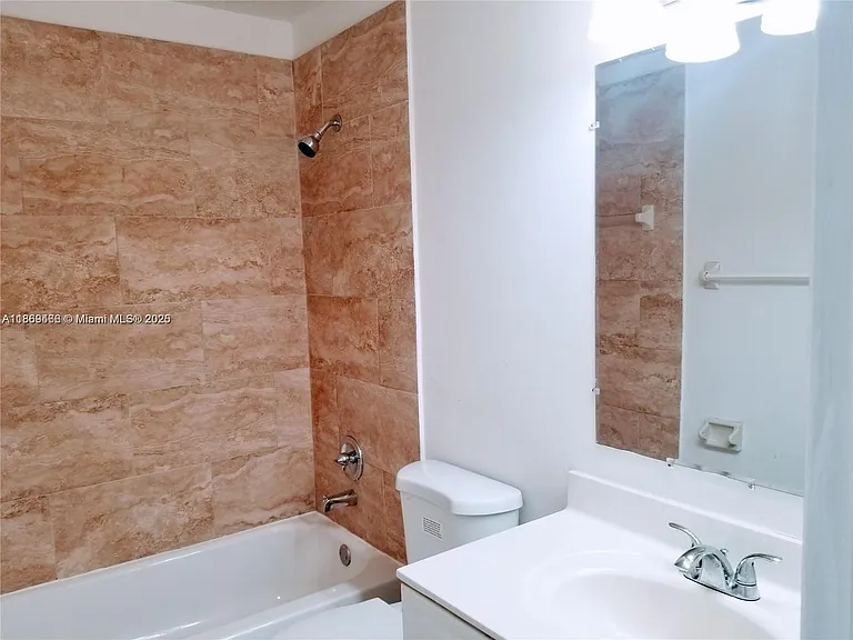 6943 SW 40th St — Photo 3