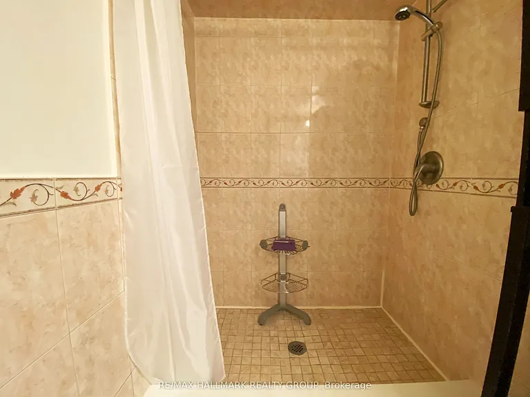 668 Morin St #B — Photo 18