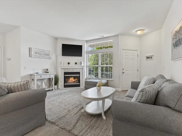 2230 W Vista Bella DRIVE, Oak Creek, WI 53154