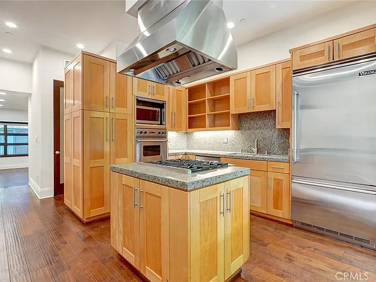 2323 S Beverly Glen Blvd #8 — Photo 6