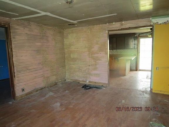 5th image of 286 Thurman Br