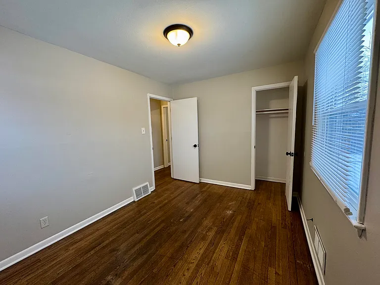 8129 W Villard Ave — Photo 14