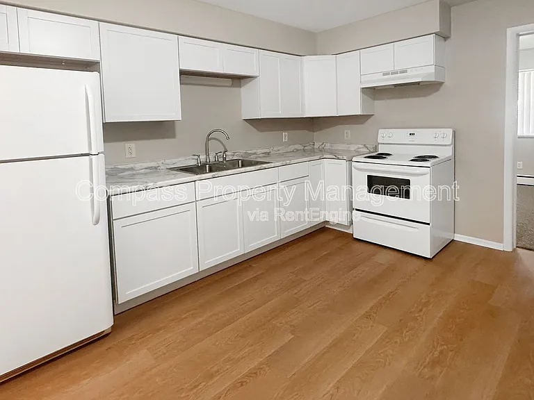 Lakewood Apartments — Photo 21