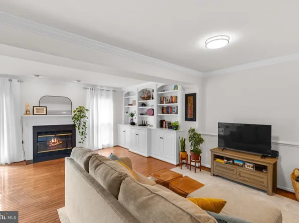 1335 Argall Pl, Alexandria, VA 22314