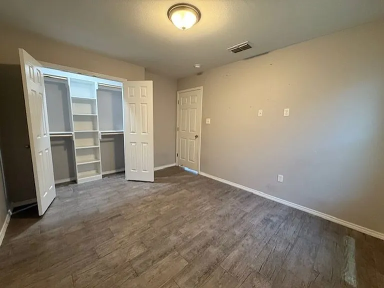 3704 Octavia Dr — Photo 9