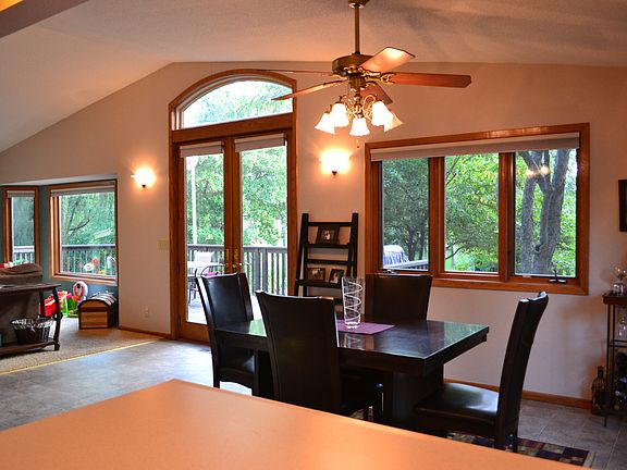  Open and bright great room