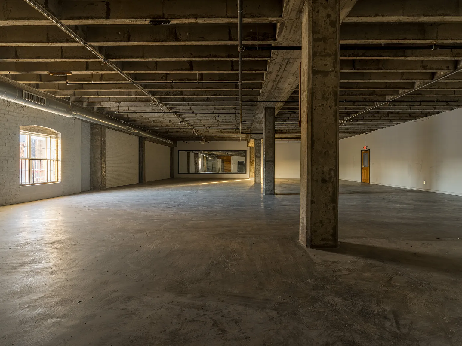Studio, 3000 sqft, $4,950 — Photo 3