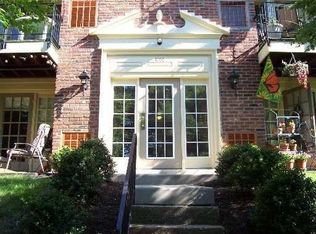1050 Eve Dr APT B, Pittsburgh, PA 15216