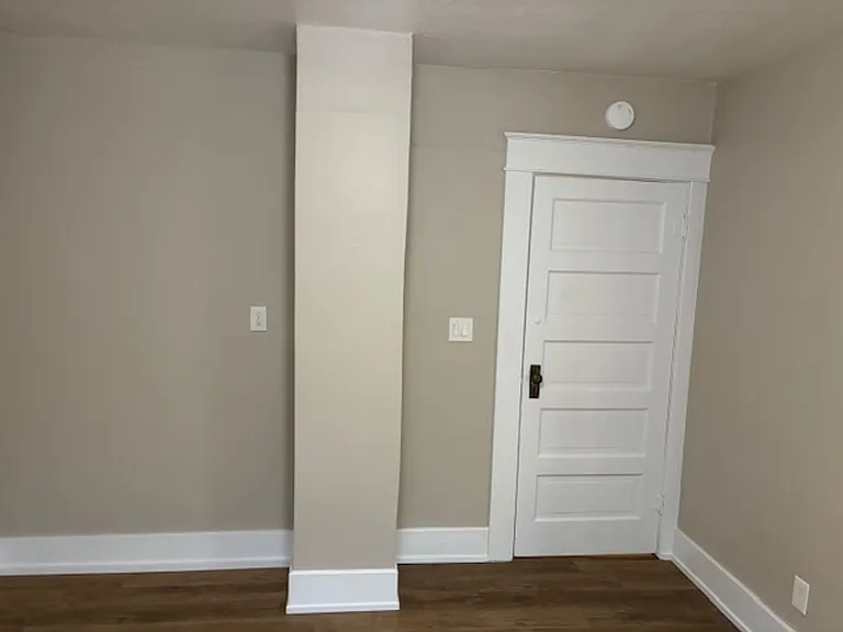 404 W Walnut St — Photo 9