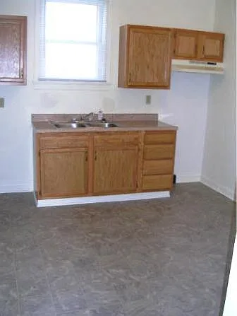 1313 Huntoon Ave — Photo 2
