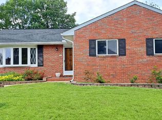 7942 Roxbury Dr, Glen Burnie, MD 21061