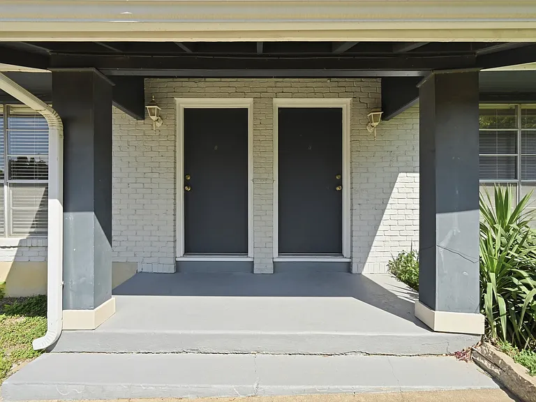 2712 Saint Edwards Cir #B — Photo 4