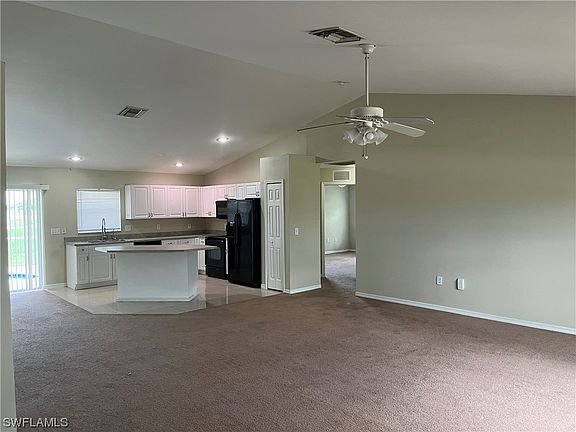 3rd image of 2129 NE 9th Pl