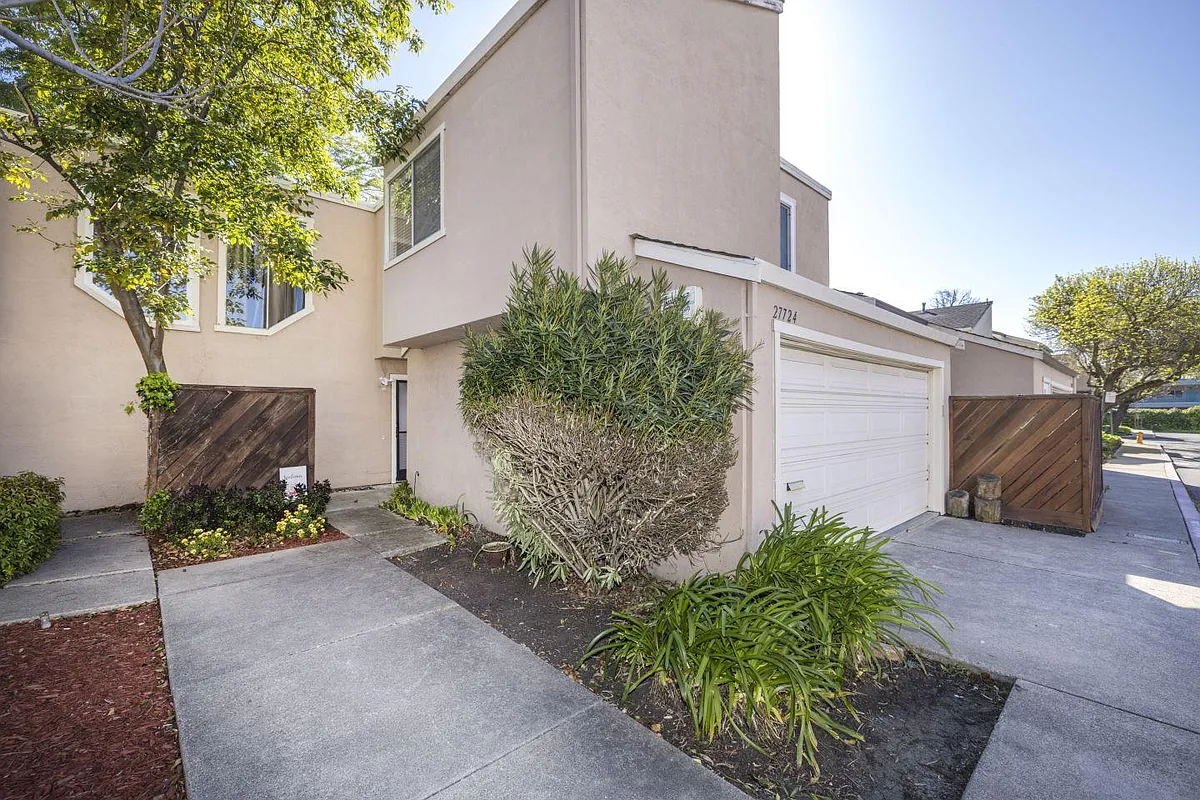 Building Photo - 27724 Medlar Dr