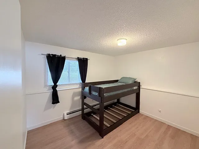 5 bed, 1920 sqft, $4,200 — Photo 3