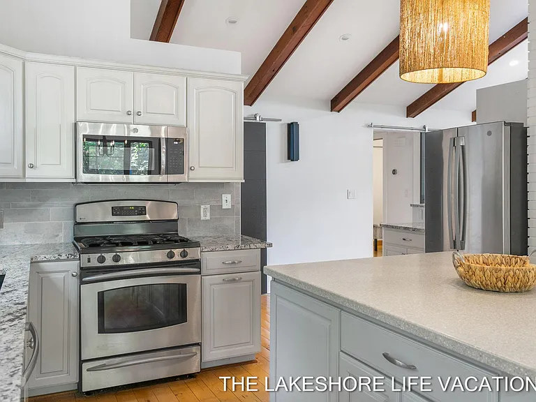 3892 Lakeridge Dr — Photo 15