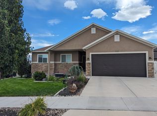 7152 N Golden Ridge Dr, Eagle Mountain, UT 84005
