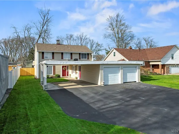 9326 Rivershore Dr, Niagara Falls, NY 14304