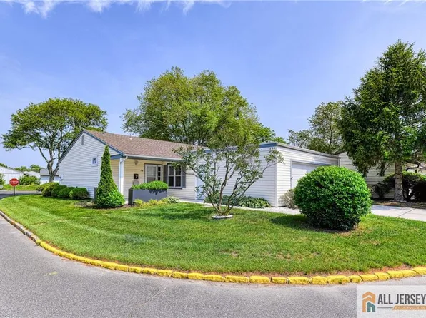 73 Chatham Dr, Monroe Township, NJ 08831