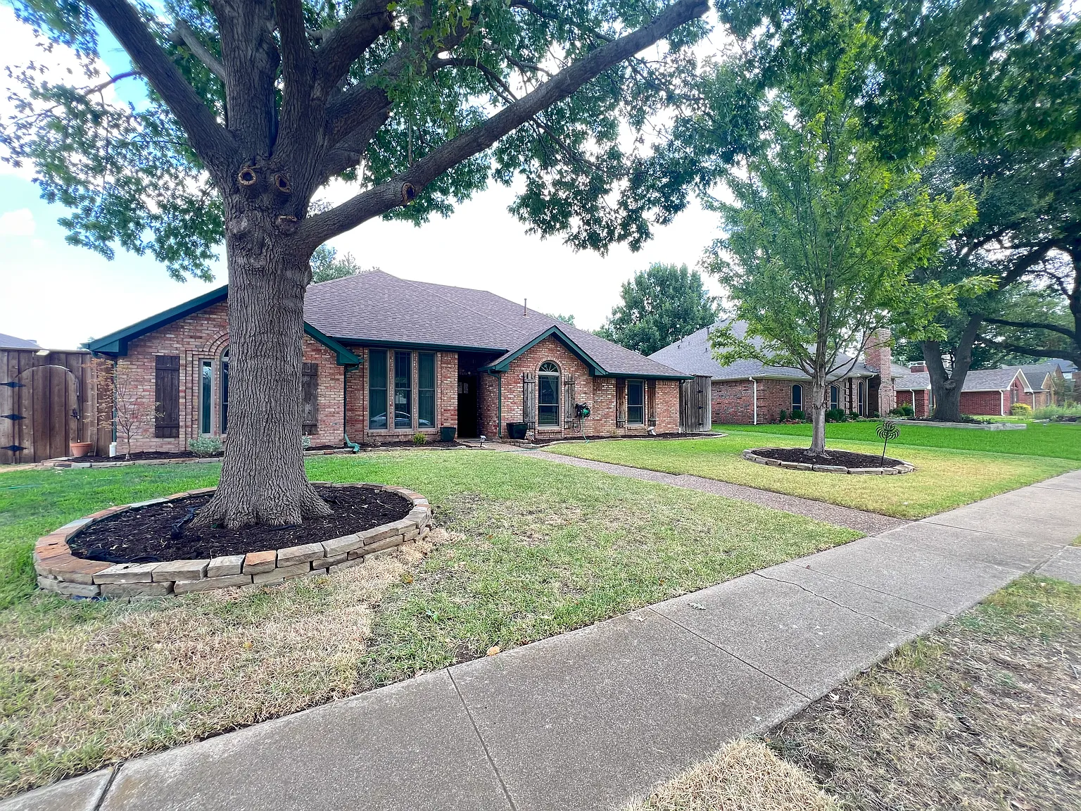 3 bed, 1931 sqft, $2,995 — Photo 2