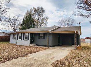 825 David Ln, Sikeston, MO 63801