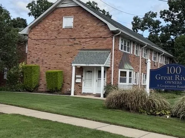 100 Connetquot Ave #36, East Islip, NY 11730